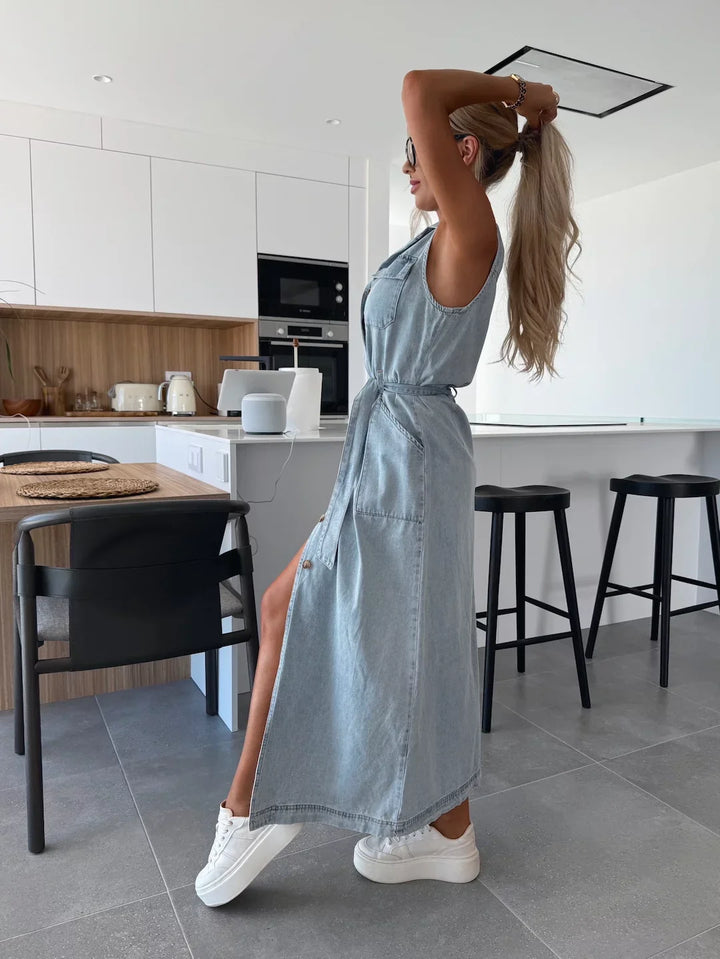 DANIËLA – BEQUEMES ÄRMELLOSES DENIMKLEID