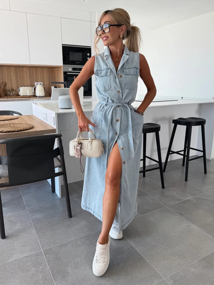 DANIËLA – BEQUEMES ÄRMELLOSES DENIMKLEID